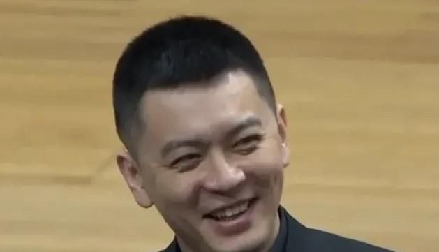 曼联和范德贝克肯定会找到解决方案，尽管目前还没有关于具体俱乐部的明确信息，现在还为时过早。